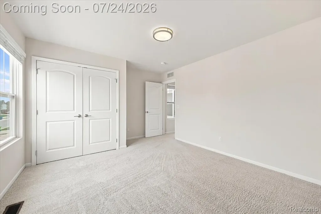 8678 Pioneer Street Washington Township MI 48094