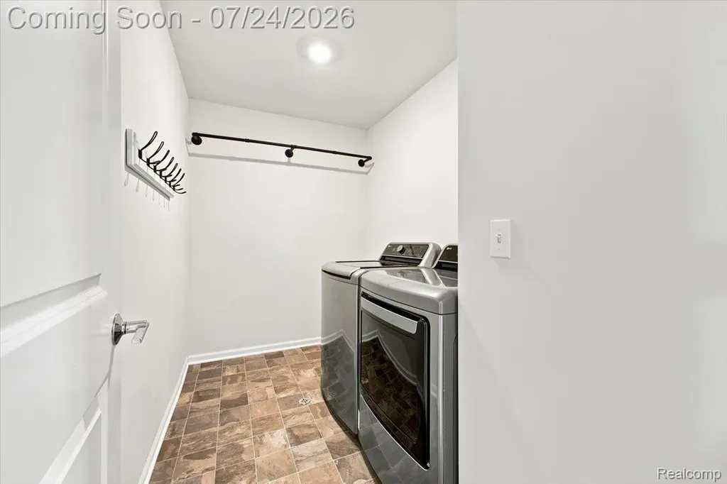 8678 Pioneer Street Washington Township MI 48094