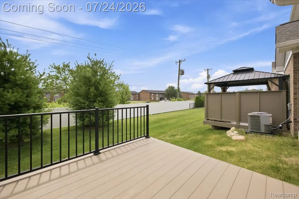 8678 Pioneer Street Washington Township MI 48094