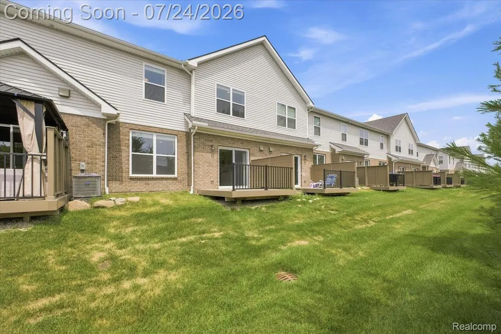 8678 Pioneer Street Washington Township MI 48094