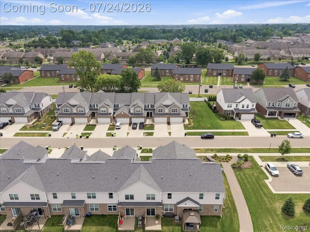8678 Pioneer Street Washington Township MI 48094