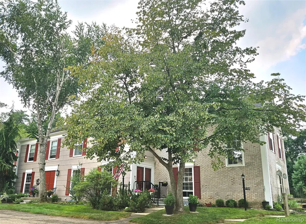 1437 Lantern Lane Rochester Hills City MI 48306