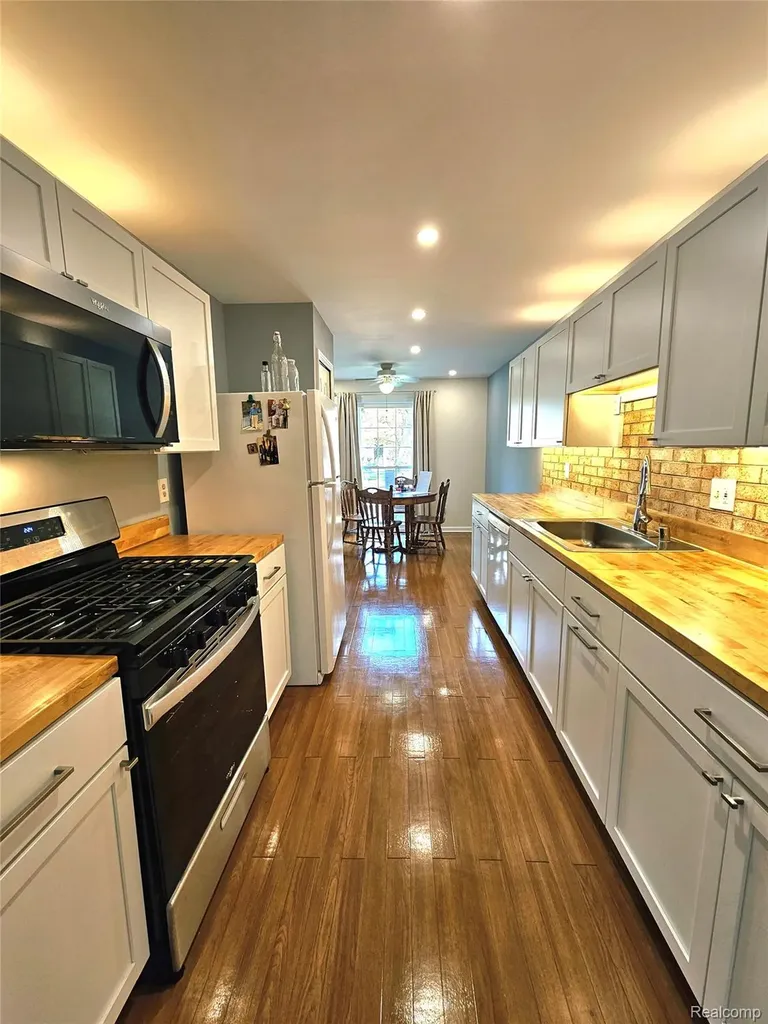 1437 Lantern Lane Rochester Hills City MI 48306