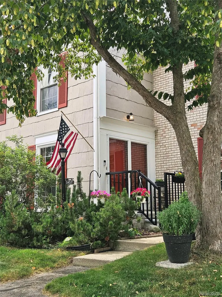1437 Lantern Lane Rochester Hills City MI 48306