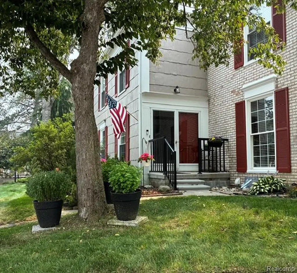 1437 Lantern Lane Rochester Hills City MI 48306