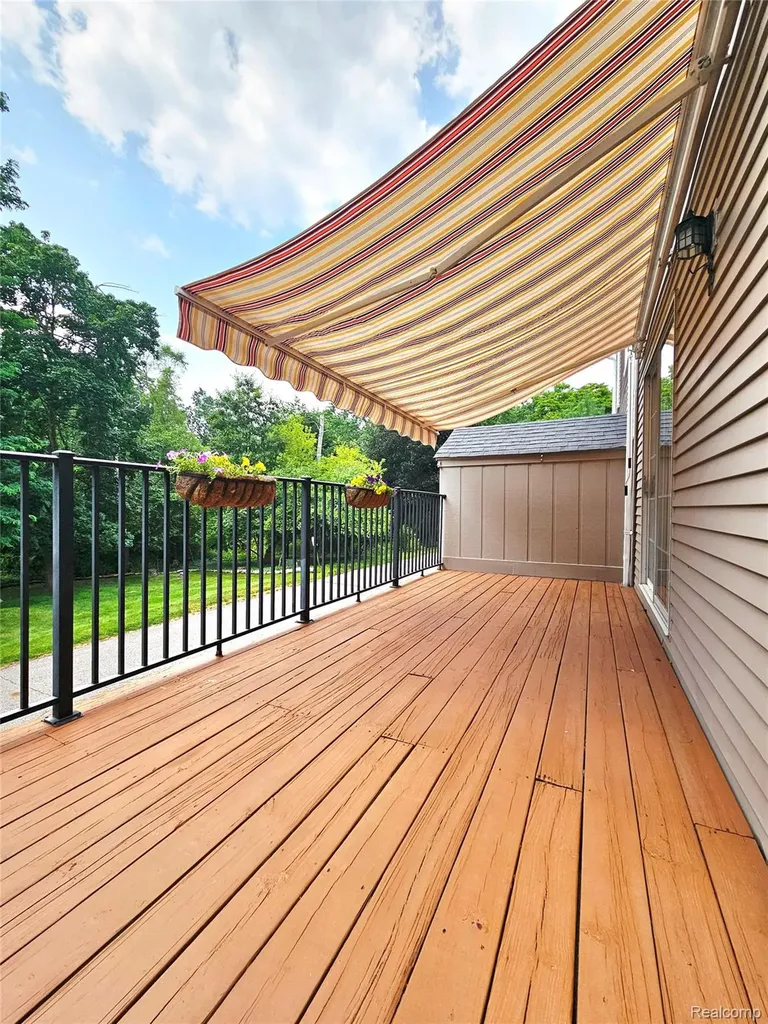 1437 Lantern Lane Rochester Hills City MI 48306