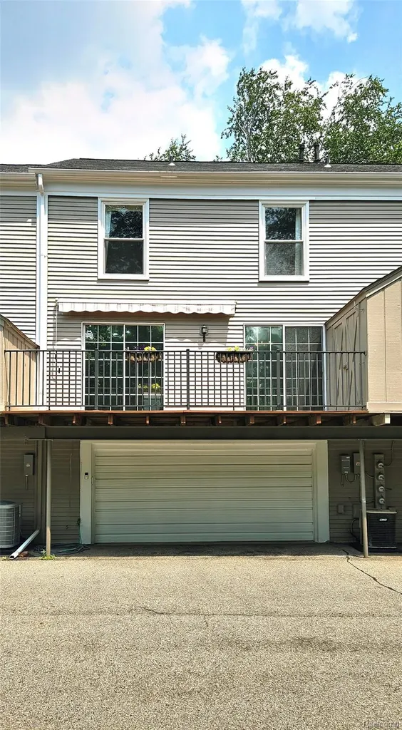1437 Lantern Lane Rochester Hills City MI 48306