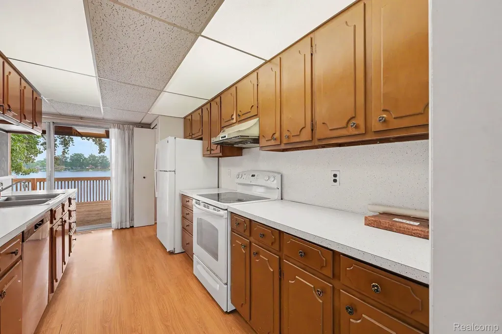 9495 Cooks Court White Lake Charter Township MI 48386