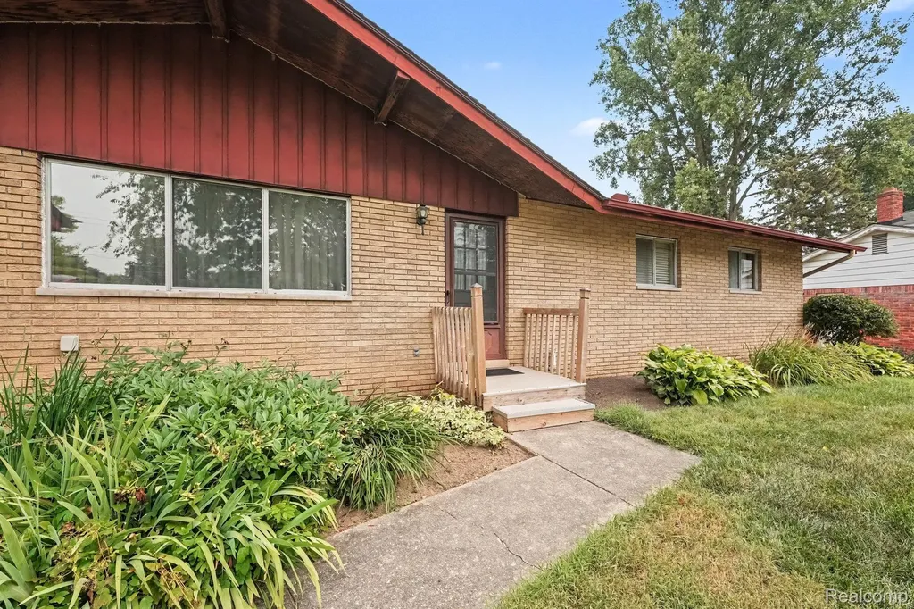9495 Cooks Court White Lake Charter Township MI 48386