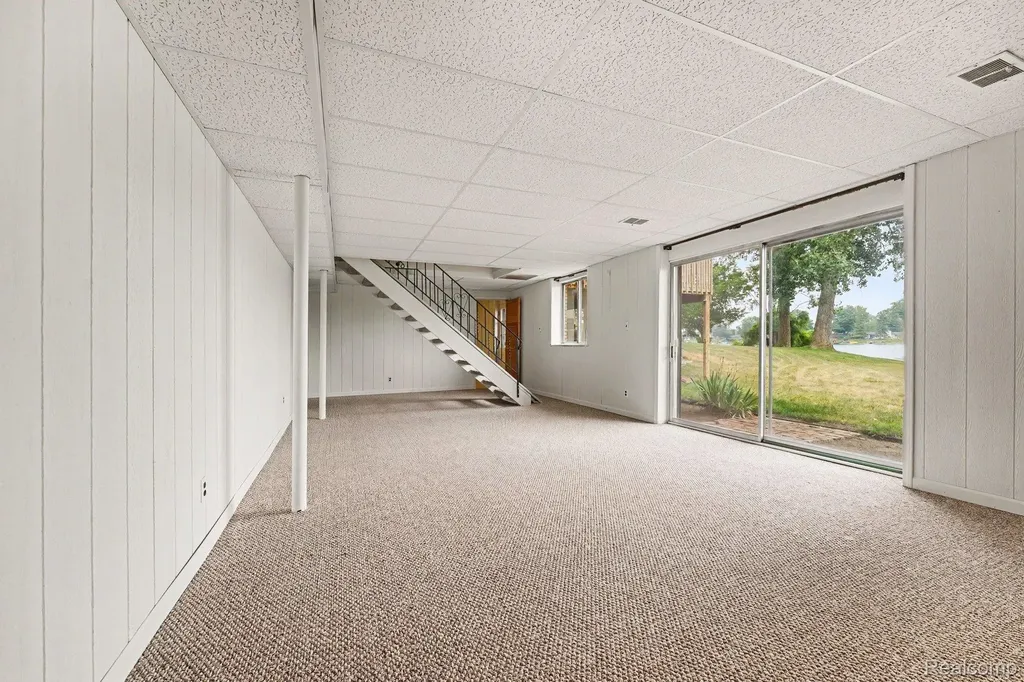9495 Cooks Court White Lake Charter Township MI 48386