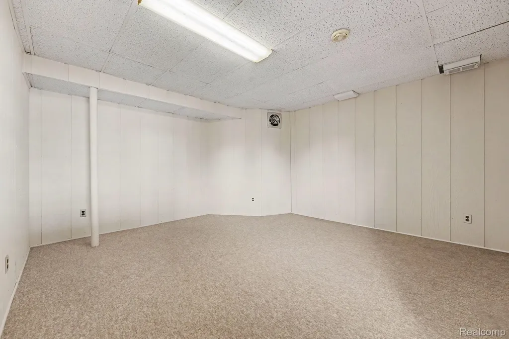 9495 Cooks Court White Lake Charter Township MI 48386