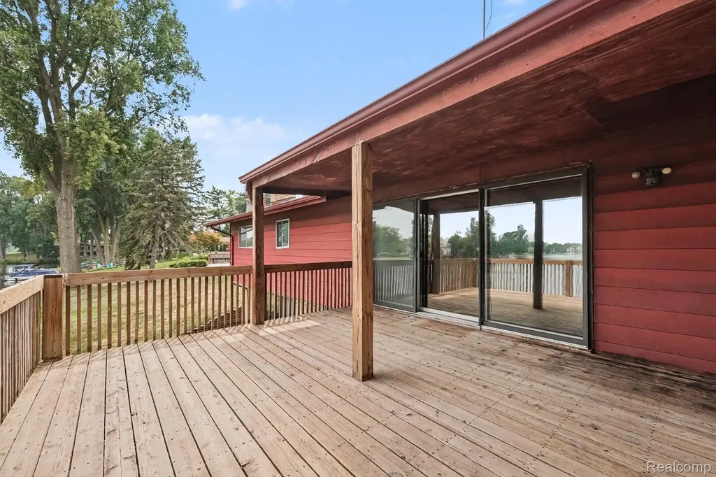 9495 Cooks Court White Lake Charter Township MI 48386