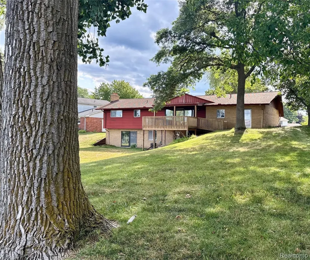 9495 Cooks Court White Lake Charter Township MI 48386