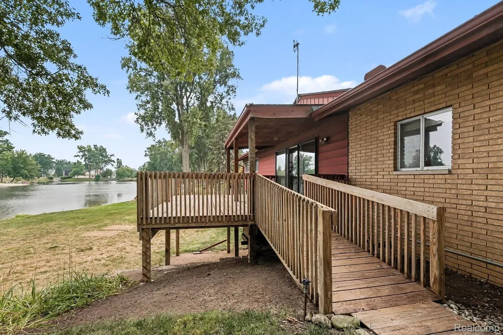 9495 Cooks Court White Lake Charter Township MI 48386