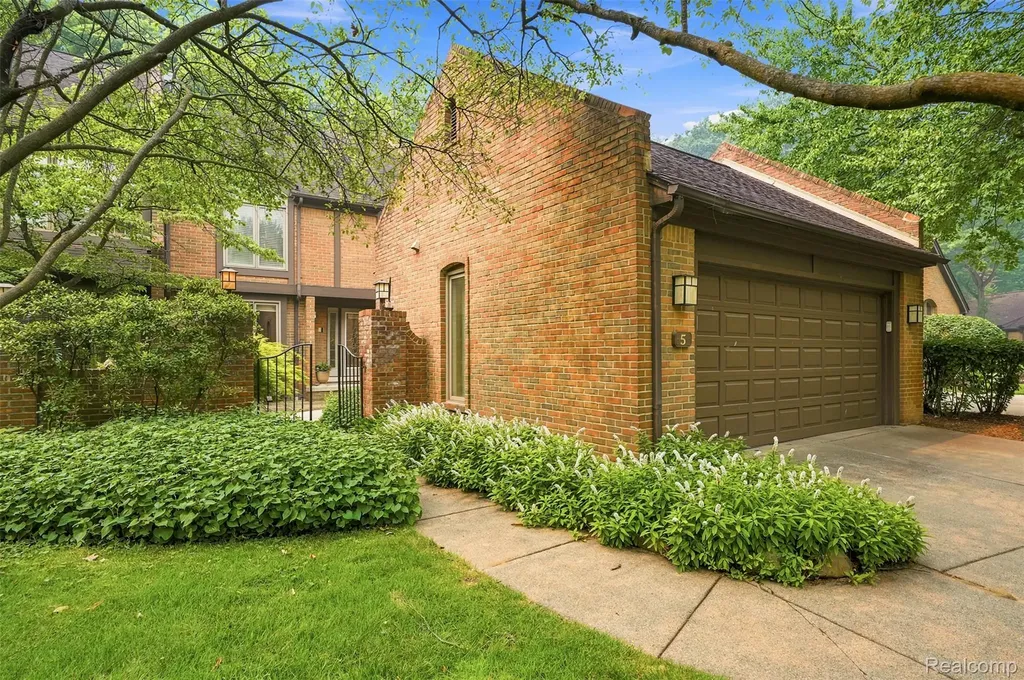 5 Timberlane Court Dearborn City MI 48126