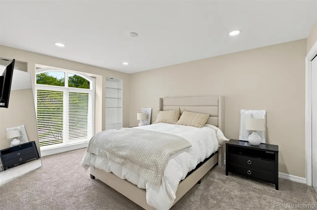 5 Timberlane Court Dearborn City MI 48126