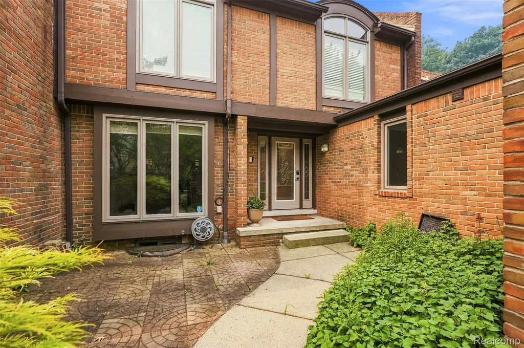 5 Timberlane Court Dearborn City MI 48126