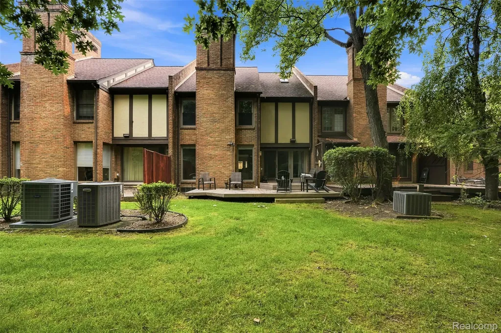5 Timberlane Court Dearborn City MI 48126