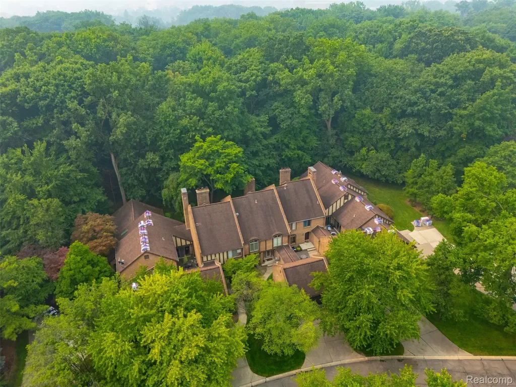 5 Timberlane Court Dearborn City MI 48126
