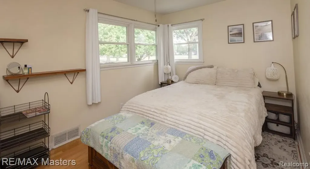 15957 Fox Redford Charter Township MI 48239