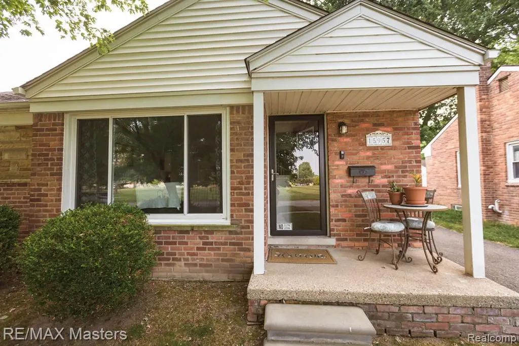 15957 Fox Redford Charter Township MI 48239