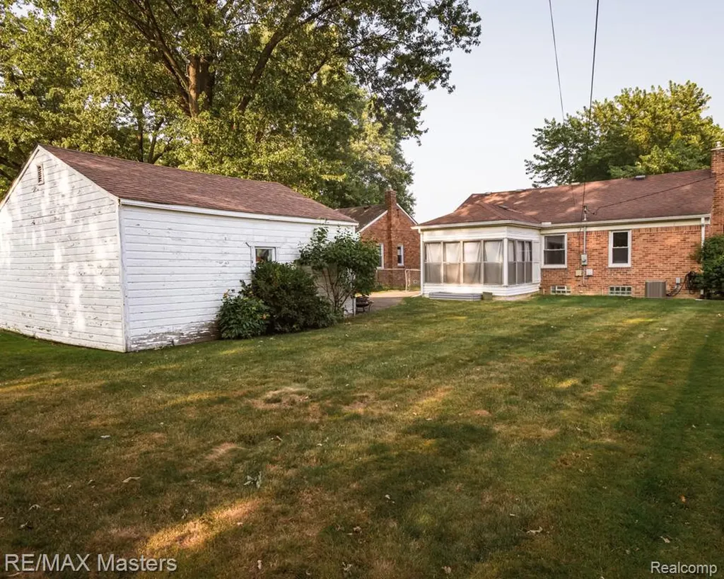15957 Fox Redford Charter Township MI 48239