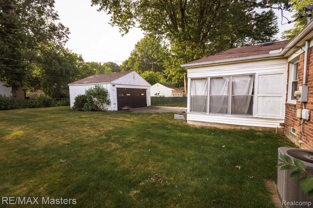 15957 Fox Redford Charter Township MI 48239