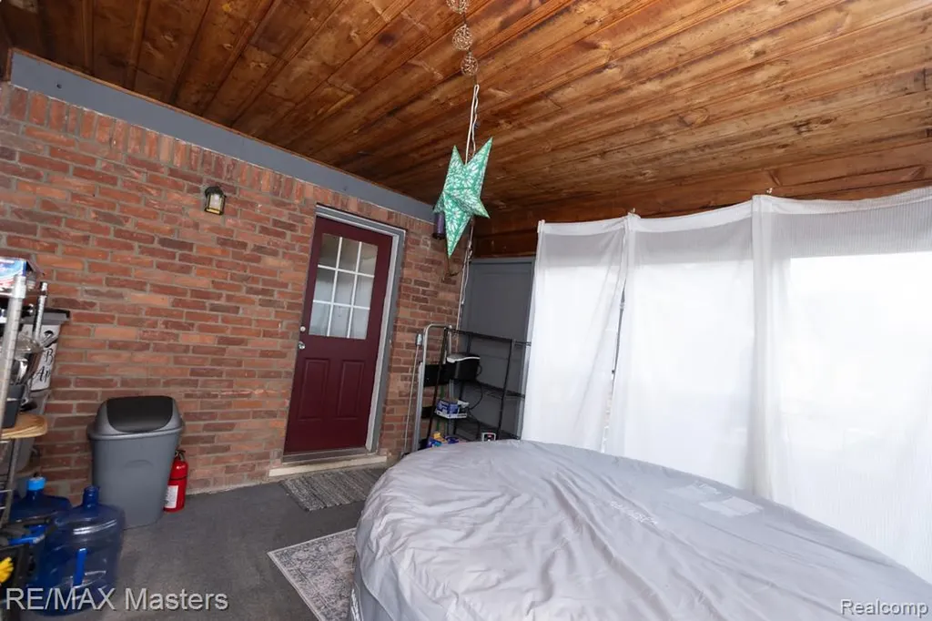 15957 Fox Redford Charter Township MI 48239