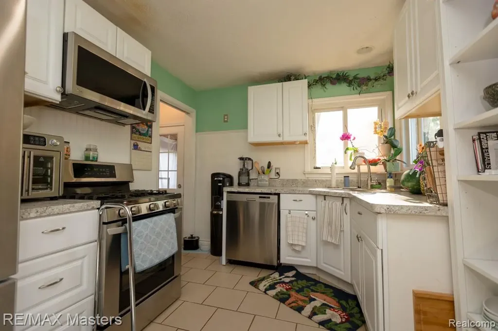 15957 Fox Redford Charter Township MI 48239