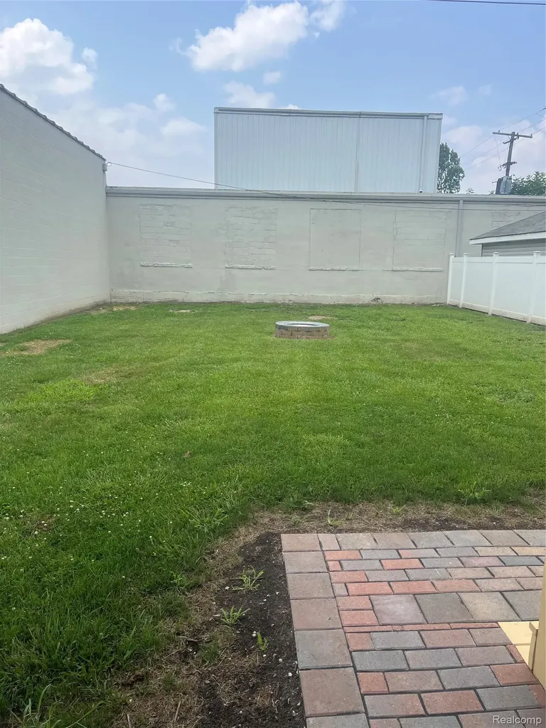 59 Eldredge Street Mt. Clemens City MI 48043