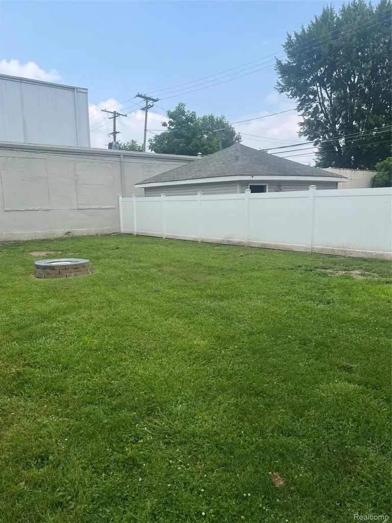 59 Eldredge Street Mt. Clemens City MI 48043