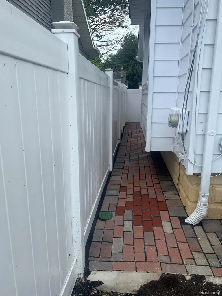 59 Eldredge Street Mt. Clemens City MI 48043
