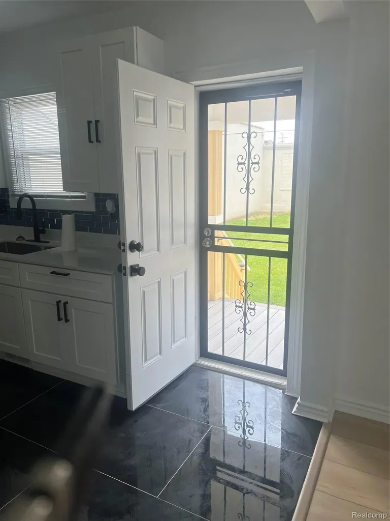 59 Eldredge Street Mt. Clemens City MI 48043
