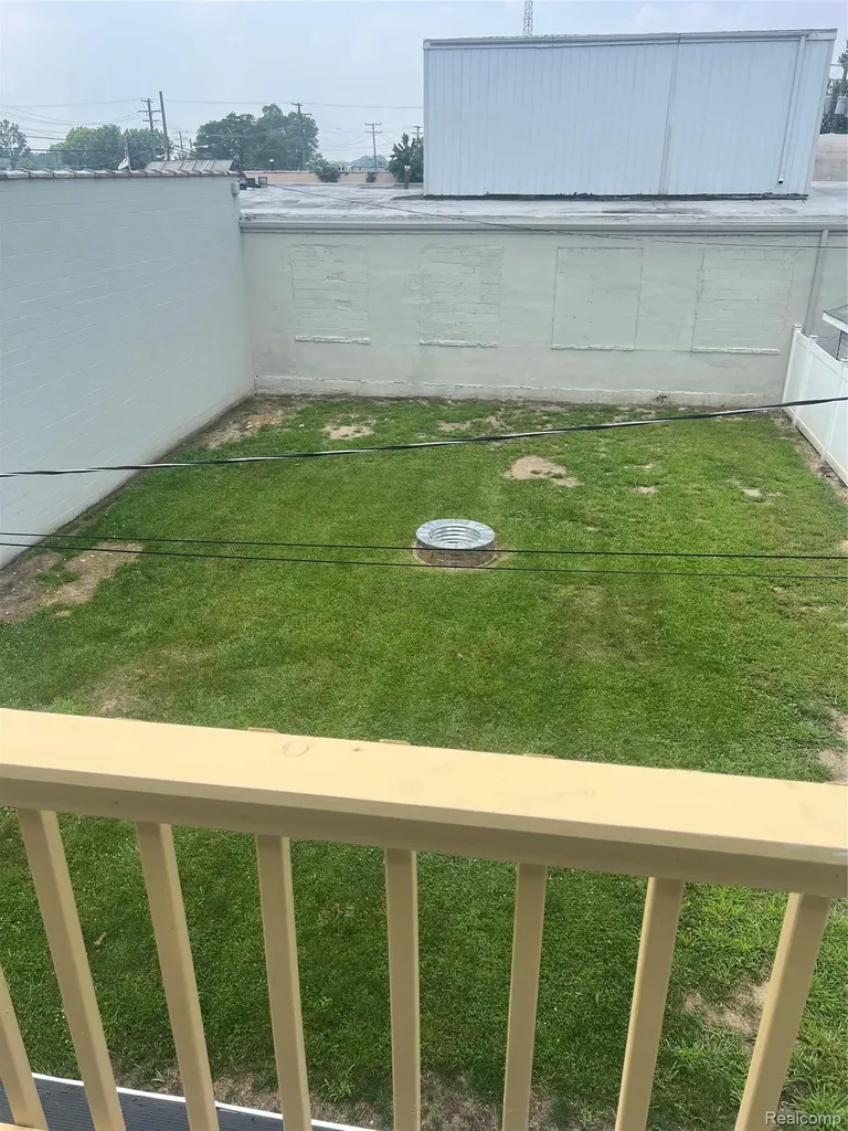 59 Eldredge Street Mt. Clemens City MI 48043