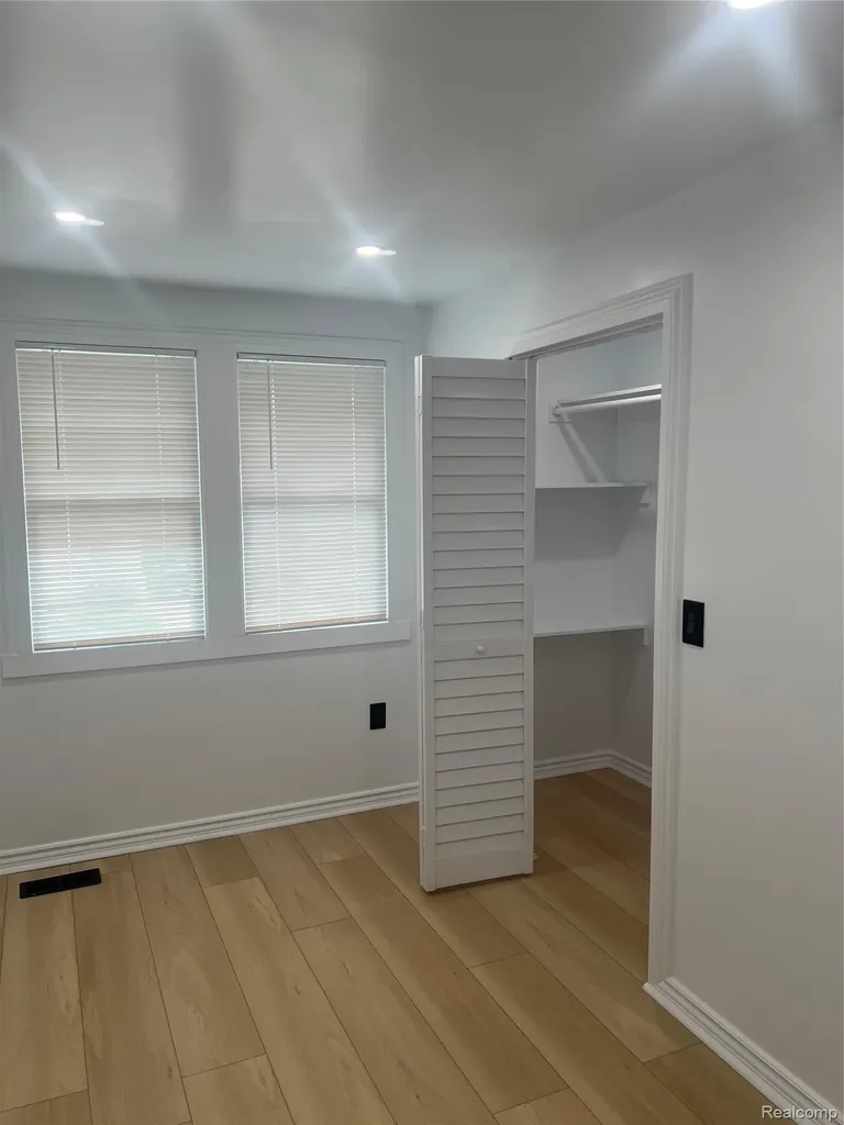 59 Eldredge Street Mt. Clemens City MI 48043