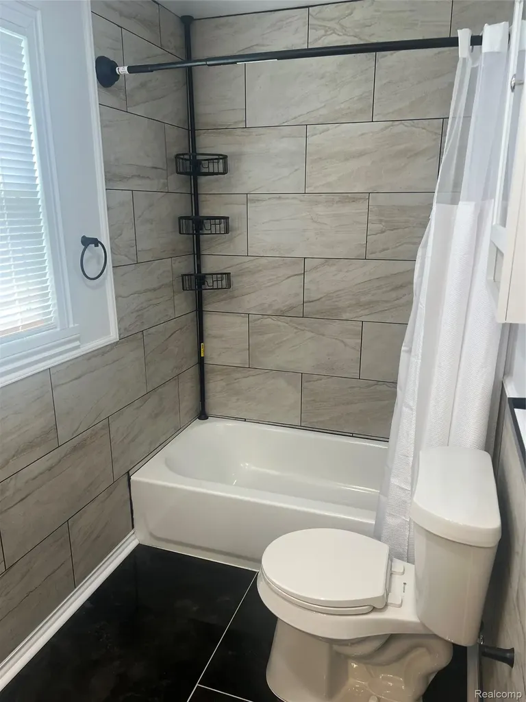 59 Eldredge Street Mt. Clemens City MI 48043