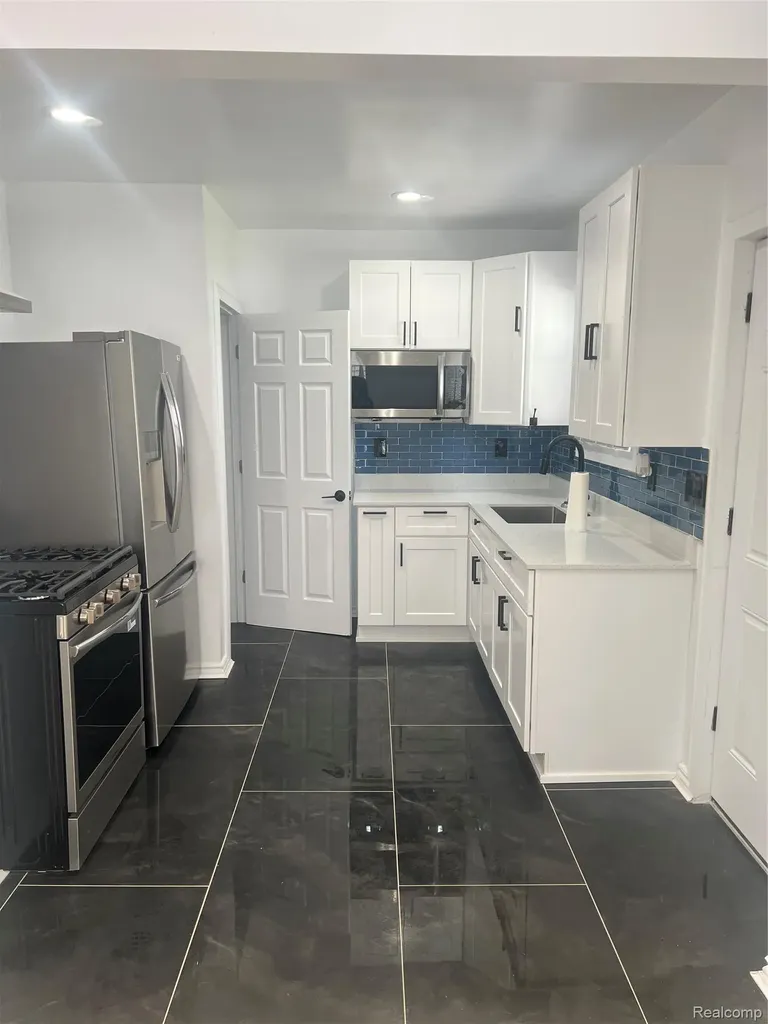 59 Eldredge Street Mt. Clemens City MI 48043