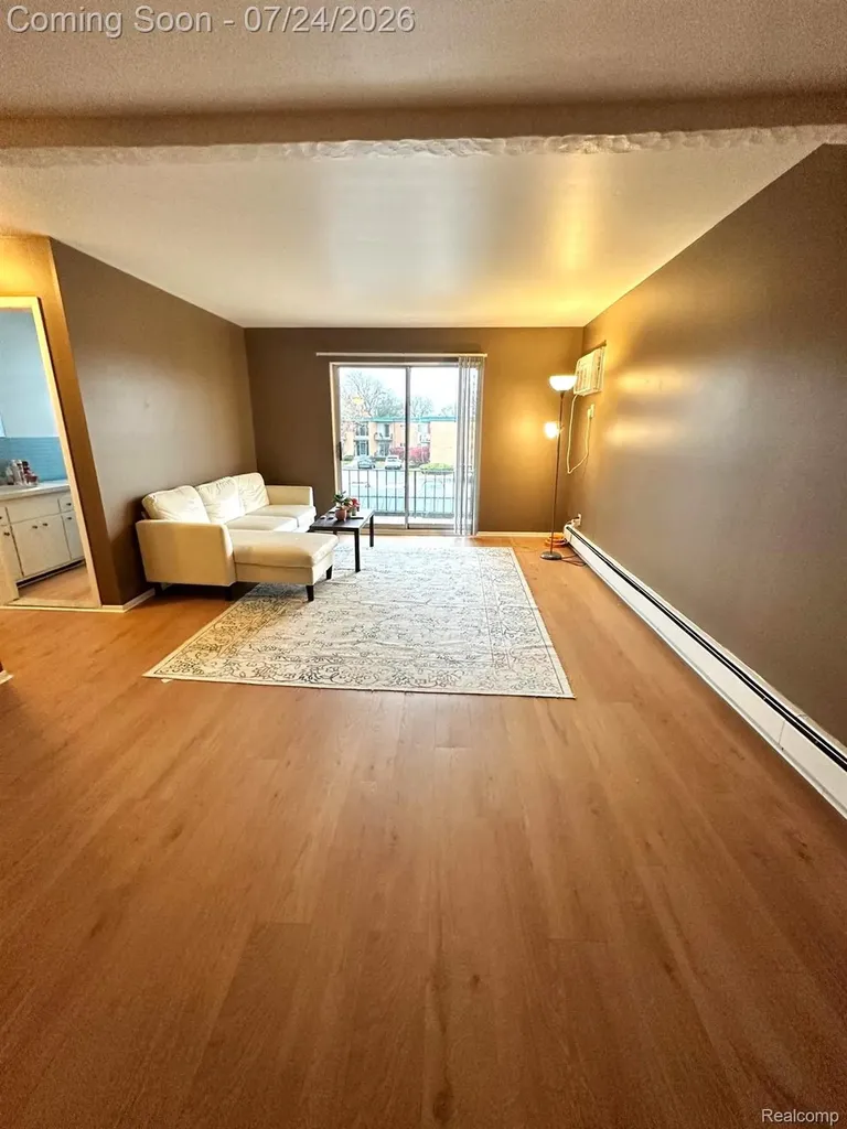 1870 Axtell Drive Oakland Charter Township MI 48084