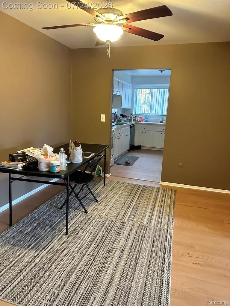 1870 Axtell Drive Oakland Charter Township MI 48084