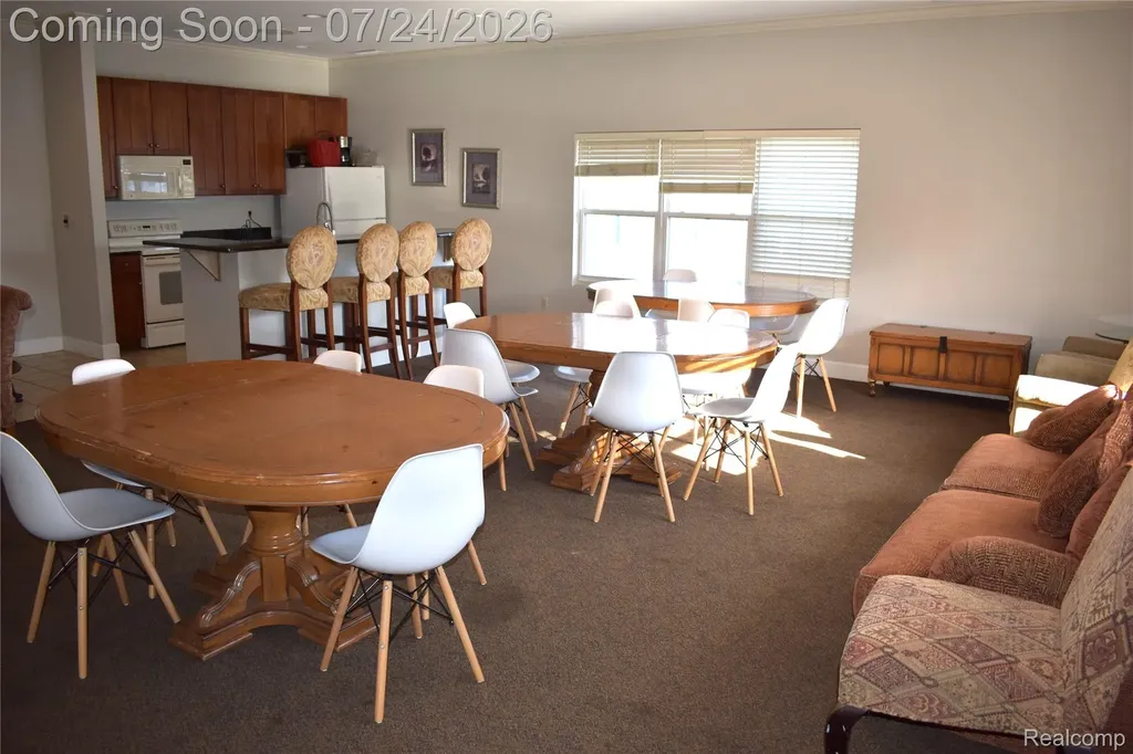1870 Axtell Drive Oakland Charter Township MI 48084