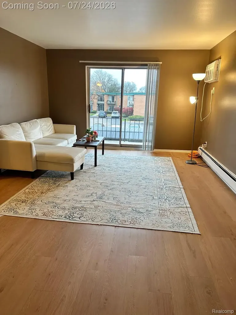 1870 Axtell Drive Oakland Charter Township MI 48084