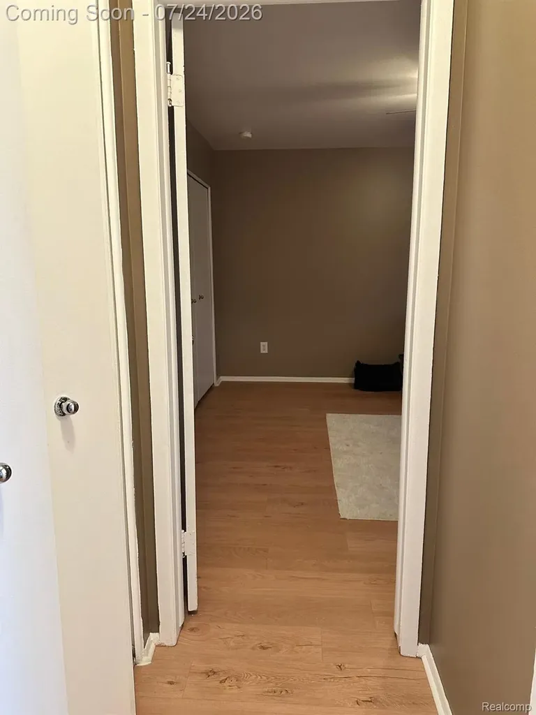 1870 Axtell Drive Oakland Charter Township MI 48084