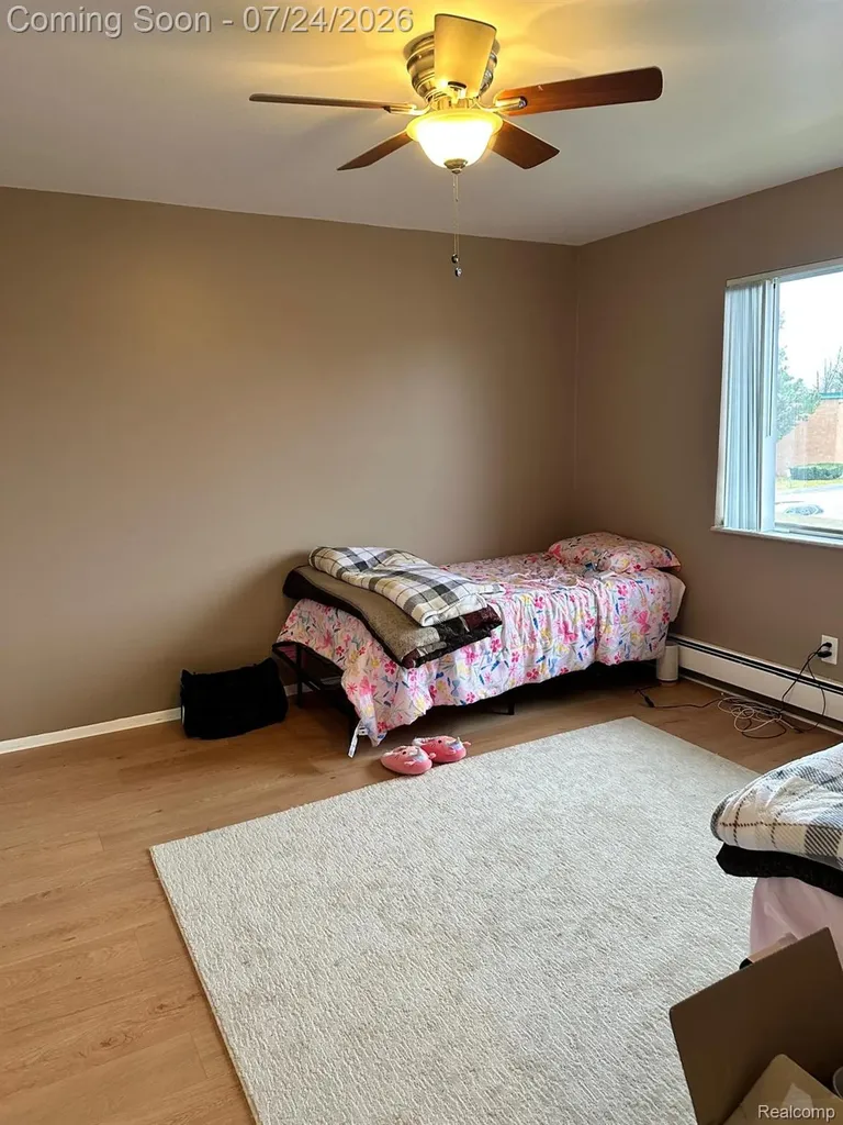 1870 Axtell Drive Oakland Charter Township MI 48084