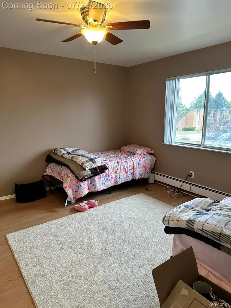 1870 Axtell Drive Oakland Charter Township MI 48084