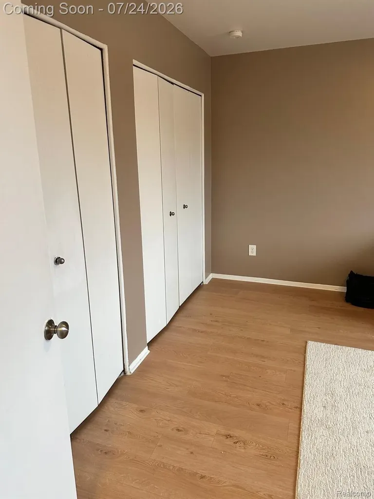 1870 Axtell Drive Oakland Charter Township MI 48084