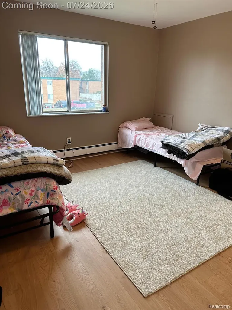 1870 Axtell Drive Oakland Charter Township MI 48084