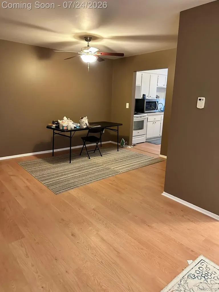 1870 Axtell Drive Oakland Charter Township MI 48084