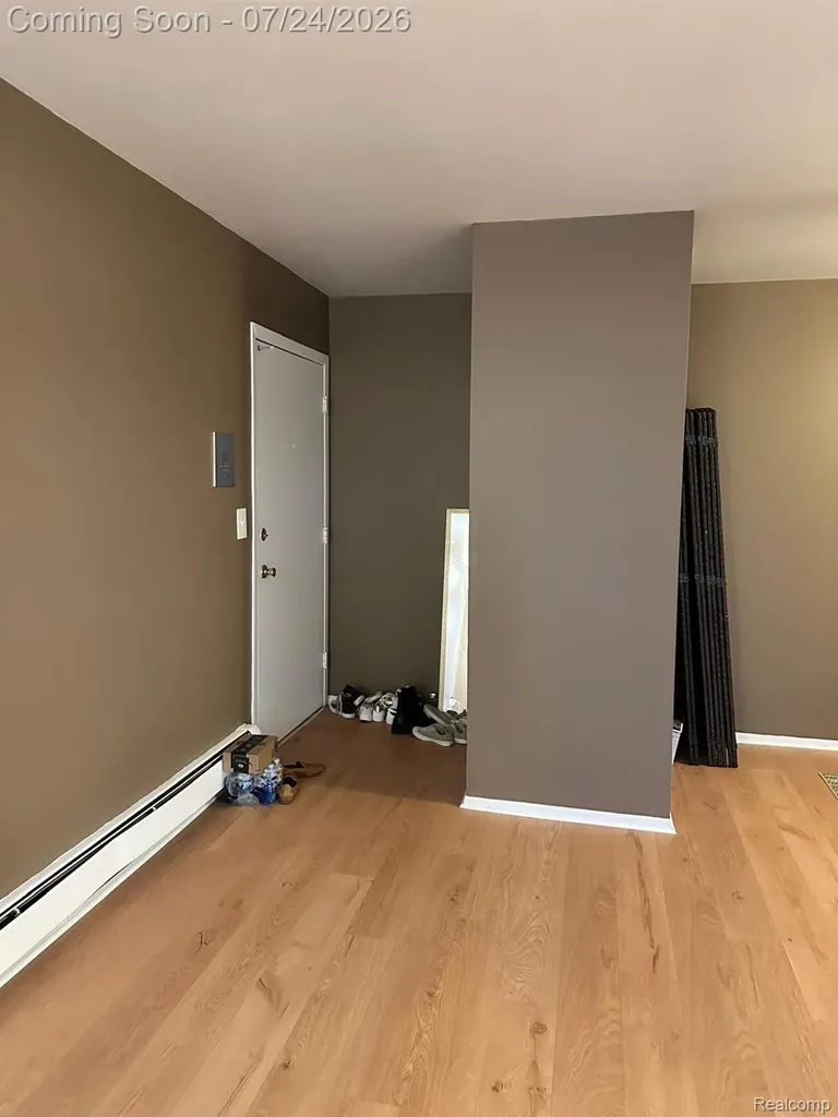 1870 Axtell Drive Oakland Charter Township MI 48084
