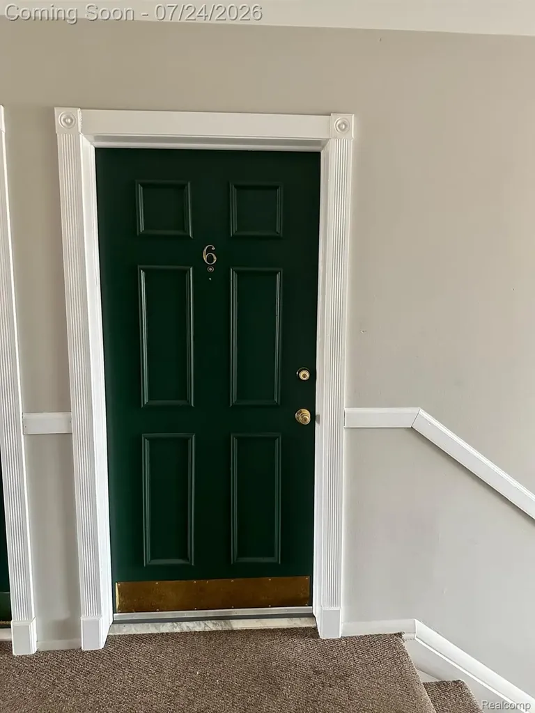 1870 Axtell Drive Oakland Charter Township MI 48084