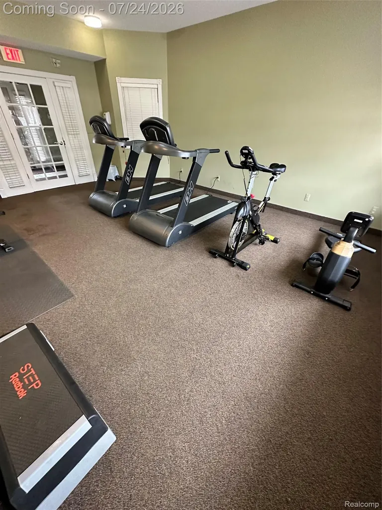 1870 Axtell Drive Oakland Charter Township MI 48084